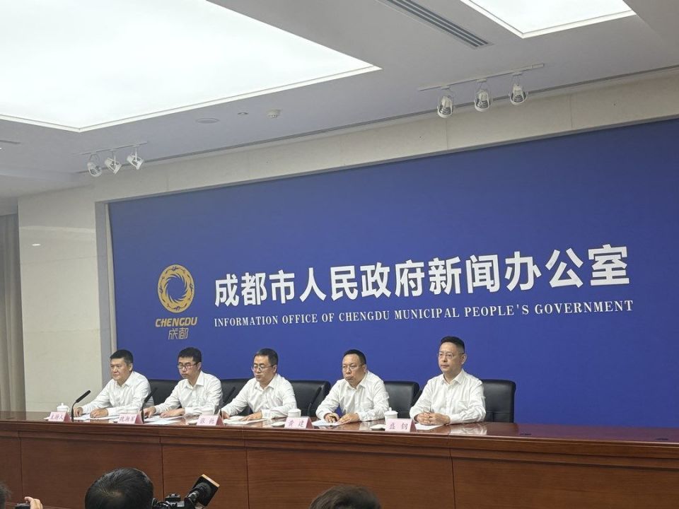 记者从成都, 通道, https