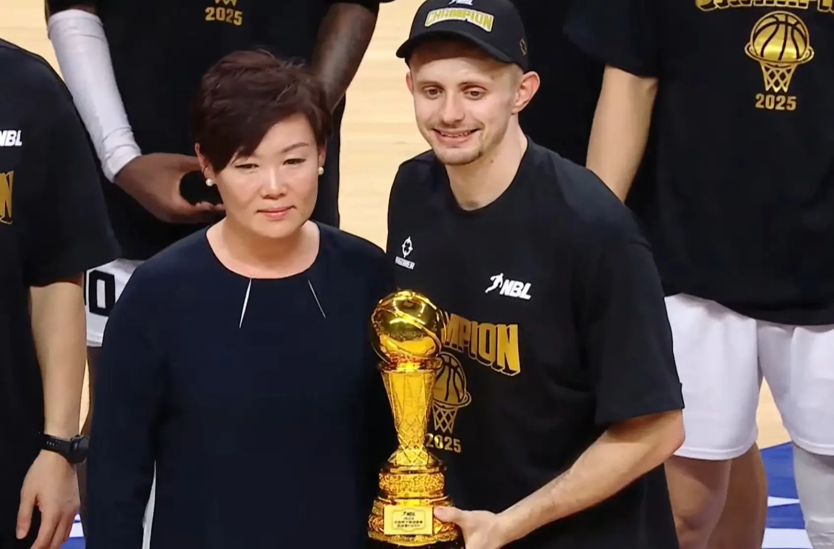 应该是可以, 正式拿下两 应该是可以, 正式拿下两