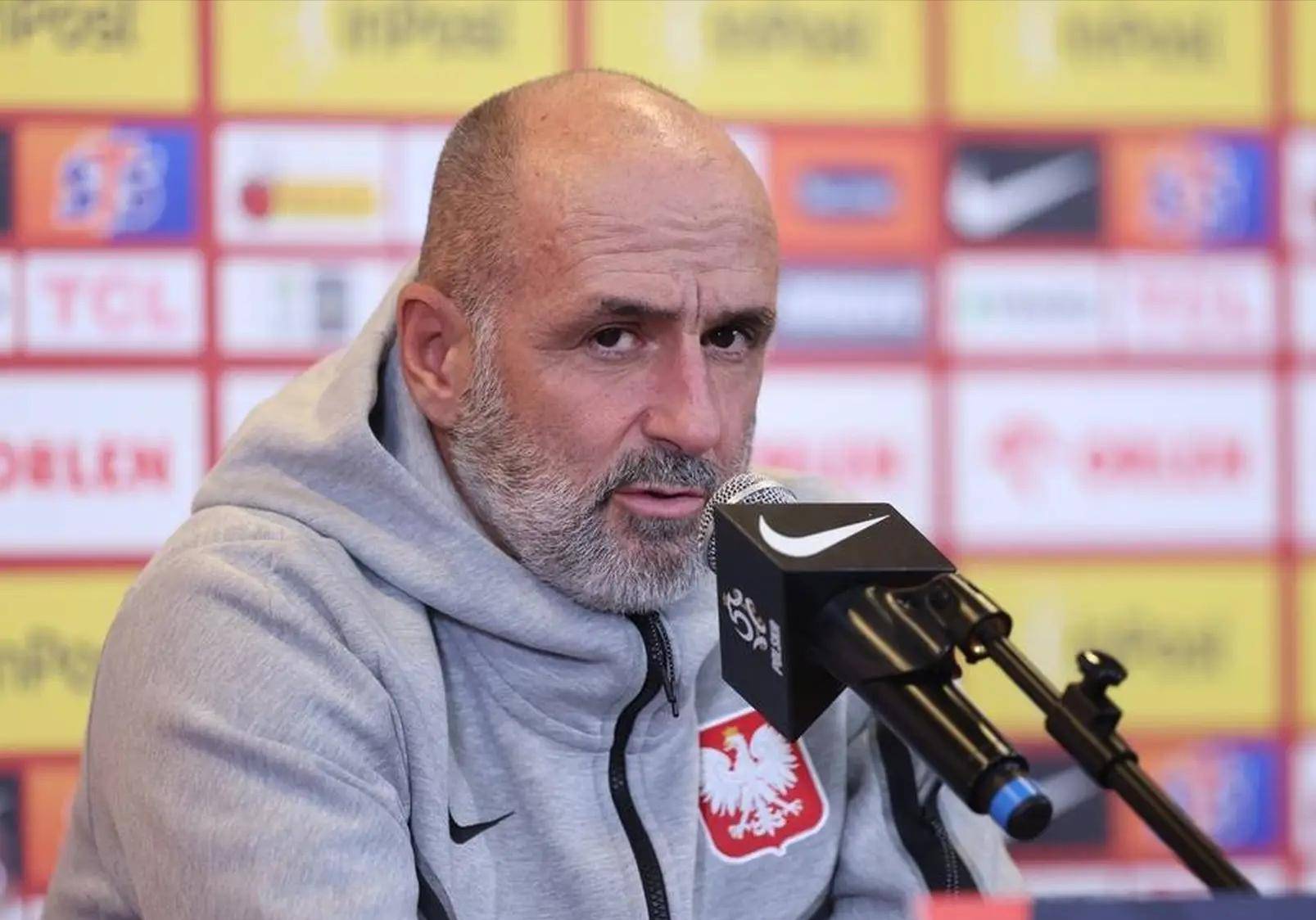 做出更加果, 足协