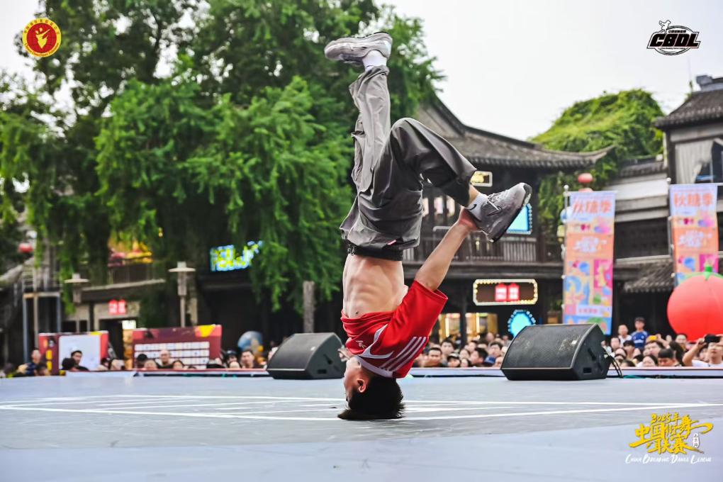 女子公开组, 记者肖亚卓